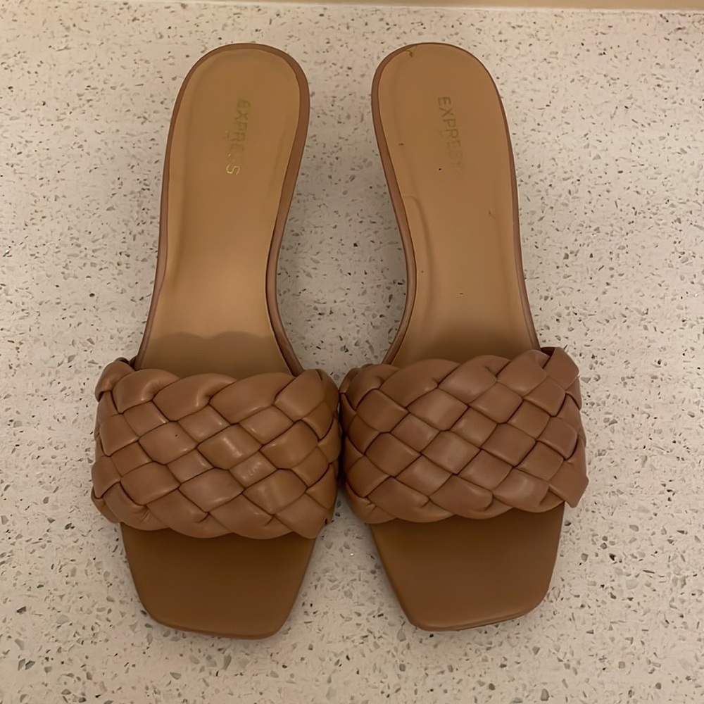 Express Heeled Tan/Nude Braided Slides Womens Sandals SZ 7